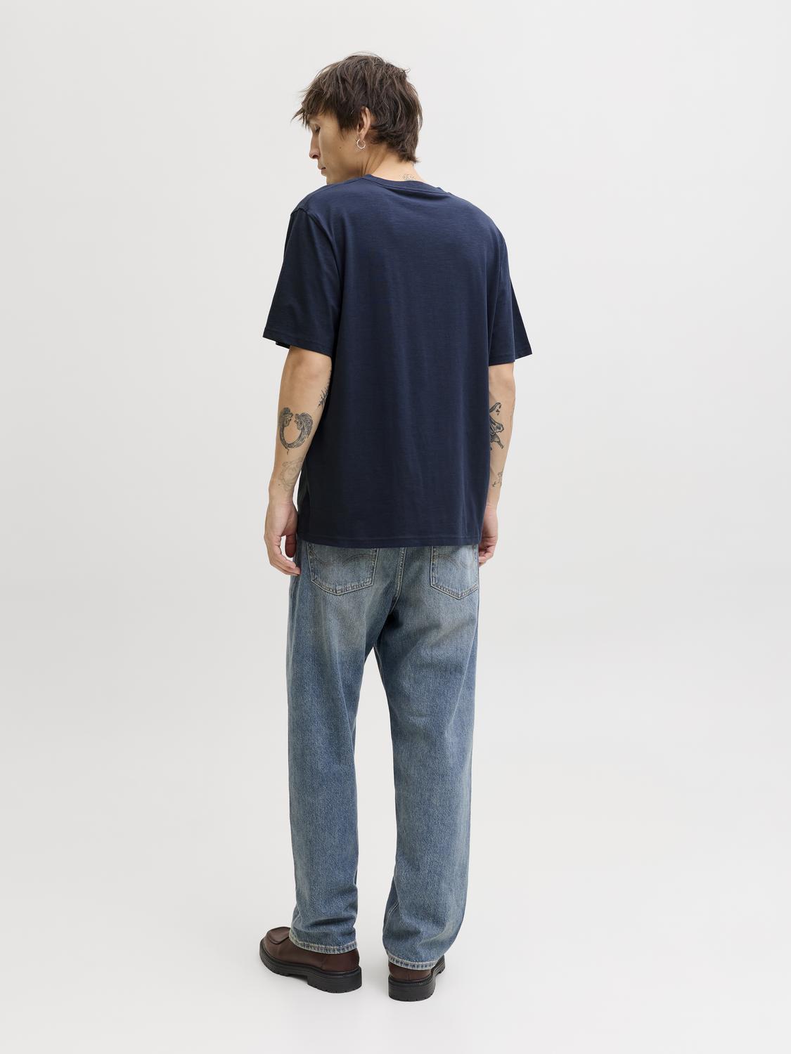 model_shot-back